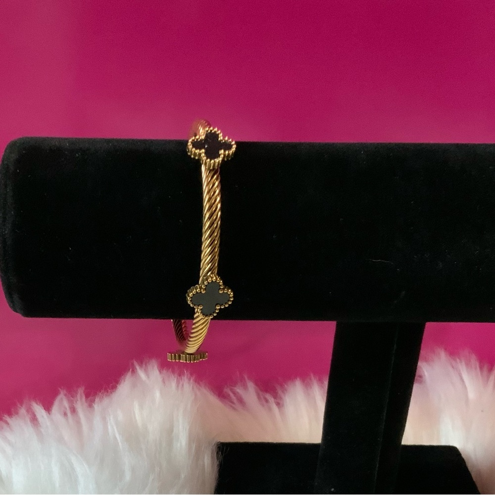 Black Onyx Clover Cuff Gold Bracelet